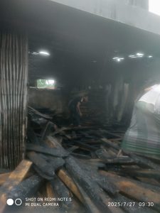Fire breaks out at Kashem Saudagar's furniture market - Deshchinta